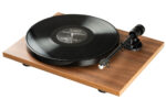 Pro-Ject-E1-BT-at3600l - manuálny Plug&Play gramofón základnej triedy s integrovaným predzosilňovačom, Bluetooth vysielačom a prenoskou