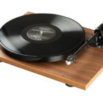 Pro-Ject-E1-BT-at3600l - manuálny Plug&Play gramofón základnej triedy s integrovaným predzosilňovačom, Bluetooth vysielačom a prenoskou