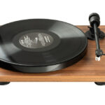 Pro-Ject-E1-phono-at3600l - manuálny Plug&Play gramofón základnej triedy s integrovaným predzosilňovačom a prenoskou