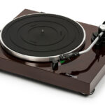 thorens-td-204 - manuálny gramofón s vypínateľným predzosilňovačom a remienkovým pohonom