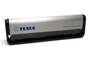 tesla-static-off-carbon-fibre-record-brush - uhlíková kefka na čistenie povrchu LP