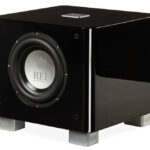 rel-t-7x - 8" aktívny subwoofer s 10" pasívnym meničom pre dokonale hlboké basové pásmo