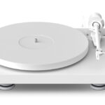 pro-ject-debut-pro-white-edition - manuálny gramofón vychádzajúci z legendárnej série Debut s výbornou prenoskou vyrobený na počesť 30. výročia spoločnosti Pro-Ject, teraz v limitovanej matnej bielej edícii