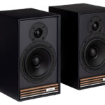 ruark-audio-sabre-r - 2-pásmové regálové reproduktory vo vintage dizajne