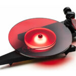 pro-ject-ac-dc-limited-special-edition - špeciálna limitovaná edícia manuálneho gramofónu Pro-Ject nesúca sa rockovom v dizajne skupiny AC/DC