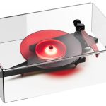 pro-ject-cover-it-artist-collection - robustný akrylový kryt proti prachu pre gramofóny z umeleckej kolekcie