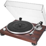 audio-technica-at-lpw50bt-rw - Elegantný gramofón s plne manuálnym ovládaním, remienkovým pohonom a rovným krabónovým ramienkom