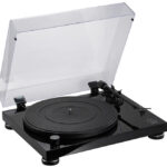 audio-technica-at-lpw50pb - manuálny remeňový gramofón s karbónovým ramenom a vstavaným phono predzosilňovačom