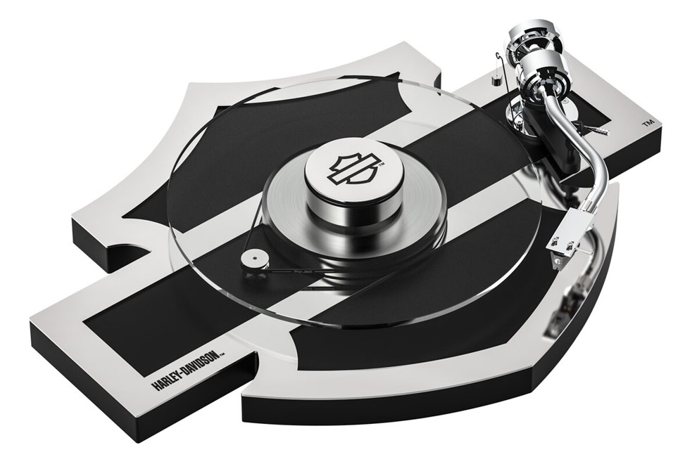 pro-ject-art-harley-davidson-limited-edition-turntable pro-ject-art-harley-davidson-limited-edition-turntable - Manuálny dvojrýchlostný gramofón s remeňovým náhonom a predinštalovanou MM prenoskou