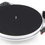 Pro-Ject RPM 1 Carbon white - manuálny iaudiofilský ramofón