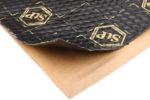 STP Black Gold plát - samolepiaci asfaltobutylový tlmiaci materiál s výbornou tepelnou odolnosťou znižujúci vibrácie a hluk v automobiloch
